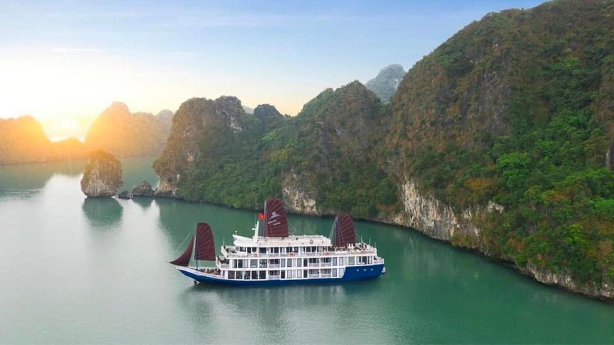 Hotel Lotus Elegance Cruise à Hạ Long Extérieur photo